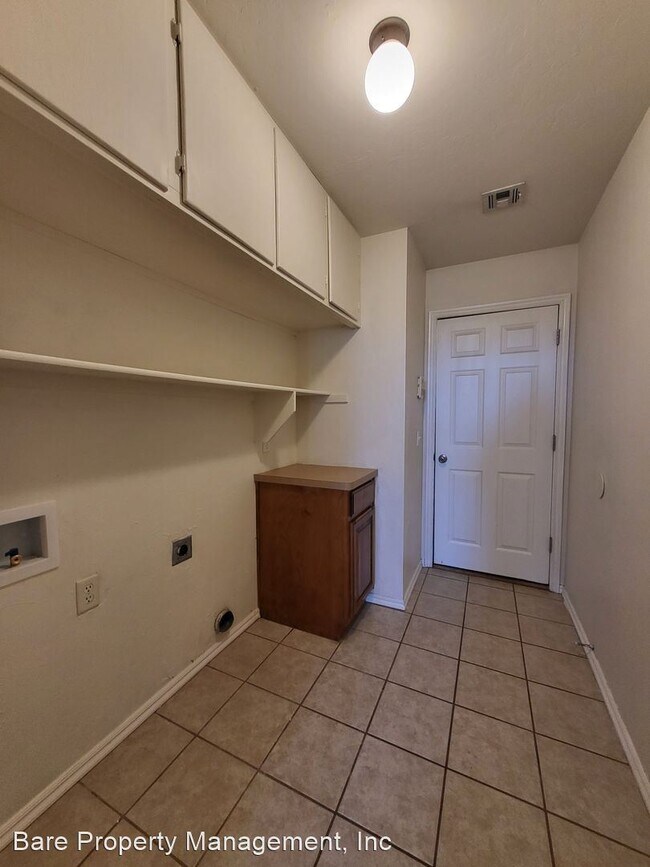 Building Photo - 4 br, 2 bath House - 524 Lone Oak Drive