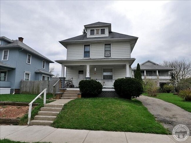 Primary Photo - 3 Bed 1 Bathroom Available in Springfield +