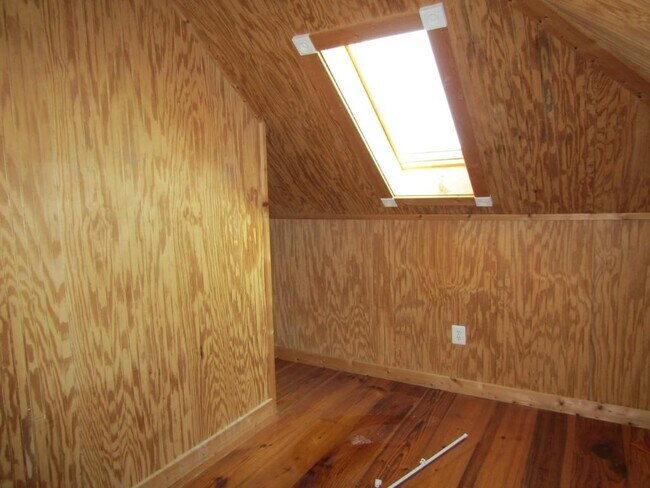 Building Photo - 703 Tradewind Ct