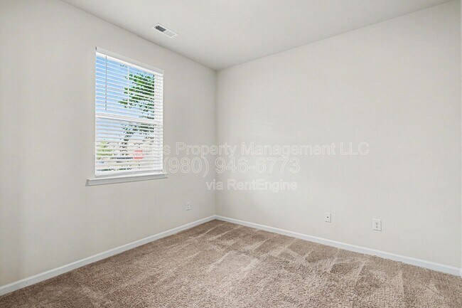 Building Photo - 6018 Weddington Pointe Dr