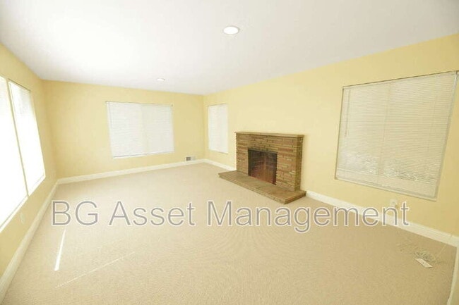 Building Photo - 3830 Twin Oaks Way