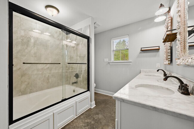 Building Photo - 32590 Weiss Rd