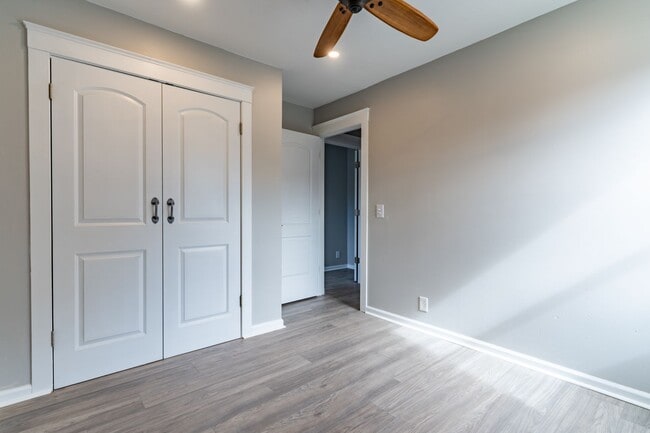 Building Photo - Renovated 3 bed/2 bath just minutes from Downtown!!