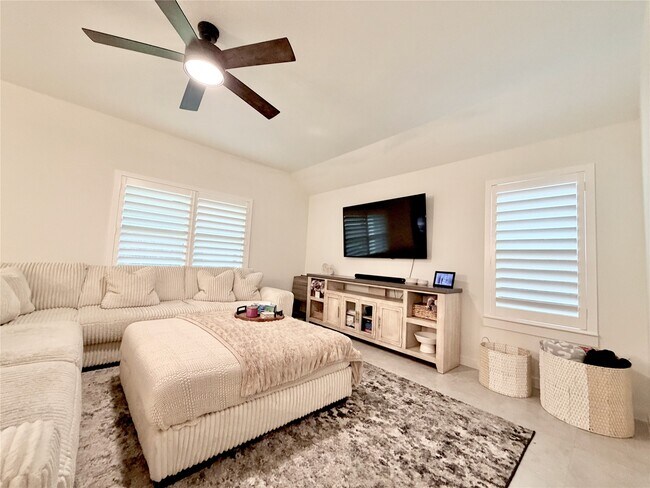 Building Photo - 4724 Peony Grn Dr