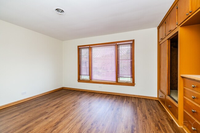 Building Photo - 2334 S 10th Ave