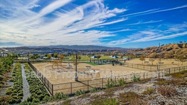 Building Photo - 27623 Solana Wy