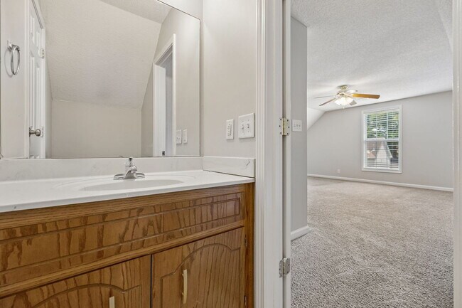 Building Photo - 3708 Kendra Ct N