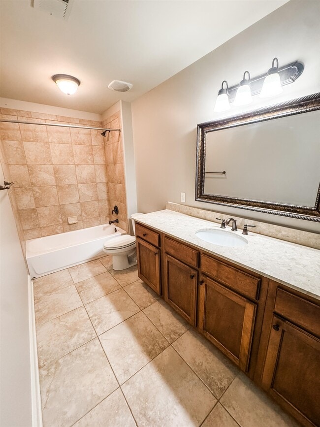 Building Photo - 713 Briston Ln