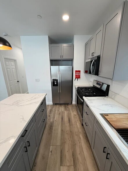 Building Photo - 1014 Cypress Ave