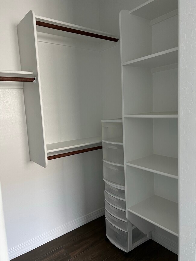 Building Photo - 19605 W Cheery Lynn Rd