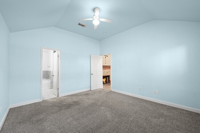 Building Photo - 12130 La Salle Oaks