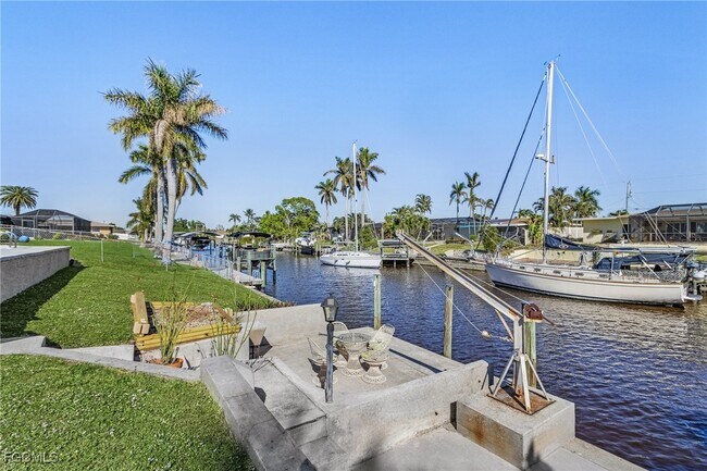 Building Photo - 2823 SE 18th Ave