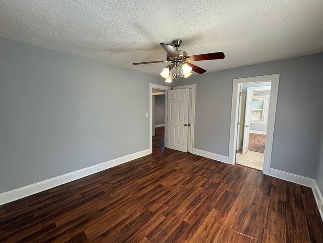 Building Photo - Charming 2 Bedroom home in Ashley Park