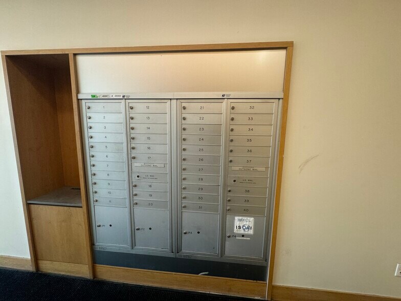 Building Photo - 595 Albany St