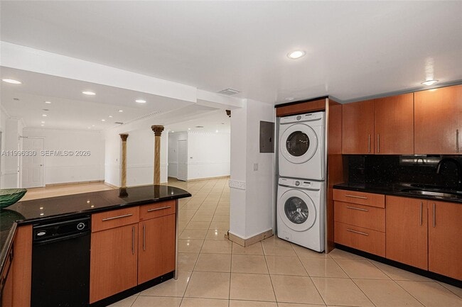 Building Photo - 2545 NE 207th St