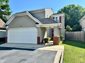 Building Photo - Available 08-08-25 in Cedar Crossing! A Pe...