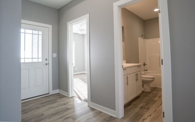 Building Photo - HUGE 4 Bed Home for Rent!