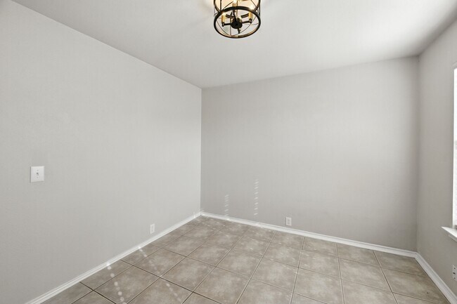 Building Photo - 3933 Brook Hollow Dr