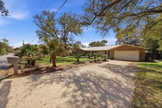 Building Photo - 157 Country Club Rd