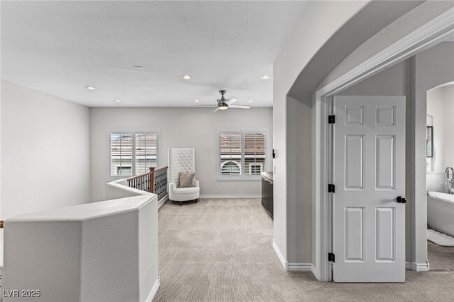 Building Photo - 275 Spectacular St