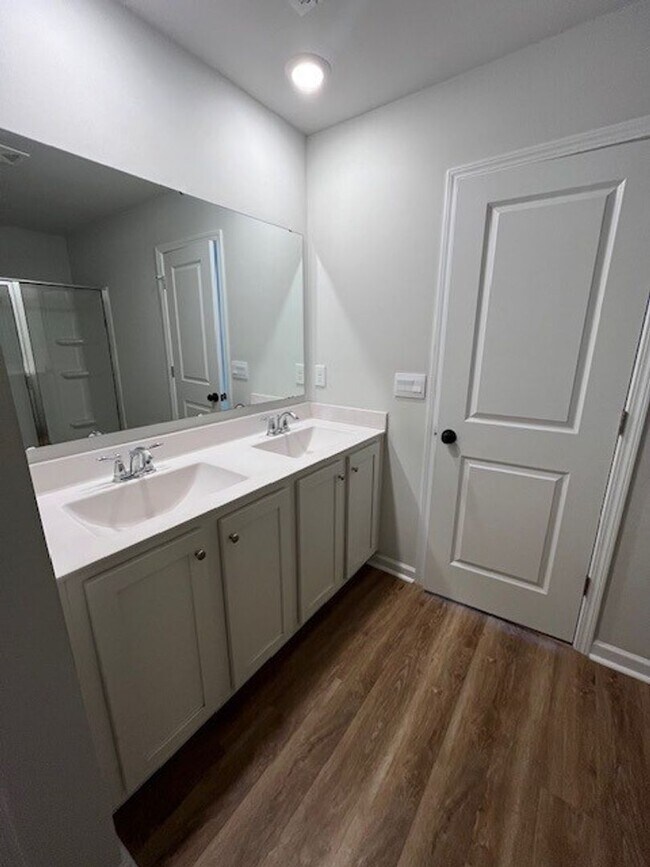 Building Photo - B6760 ( tenant break lease 5/12/26)