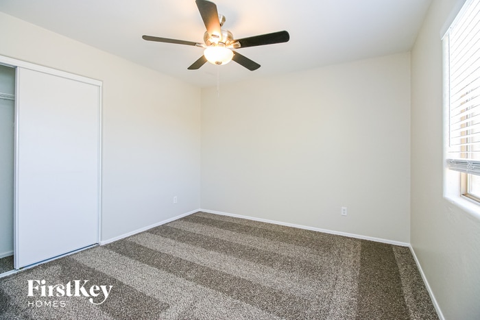 Building Photo - 2457 E Meadow Creek Way