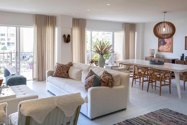 Building Photo - 1800 NE 114th St