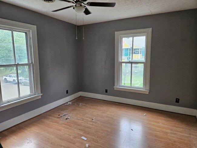 Building Photo - Knoxville 37917 - 2 Bedroom, 1 Bath home –...