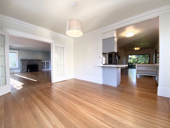 Building Photo - 1810 Pacific Ave