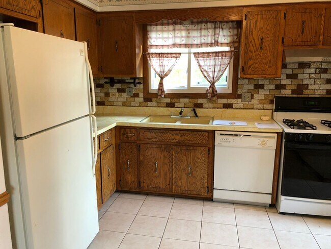 Building Photo - 5041 Forster Ave