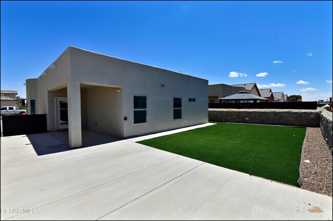Building Photo - 541 Paseo Modesto Dr