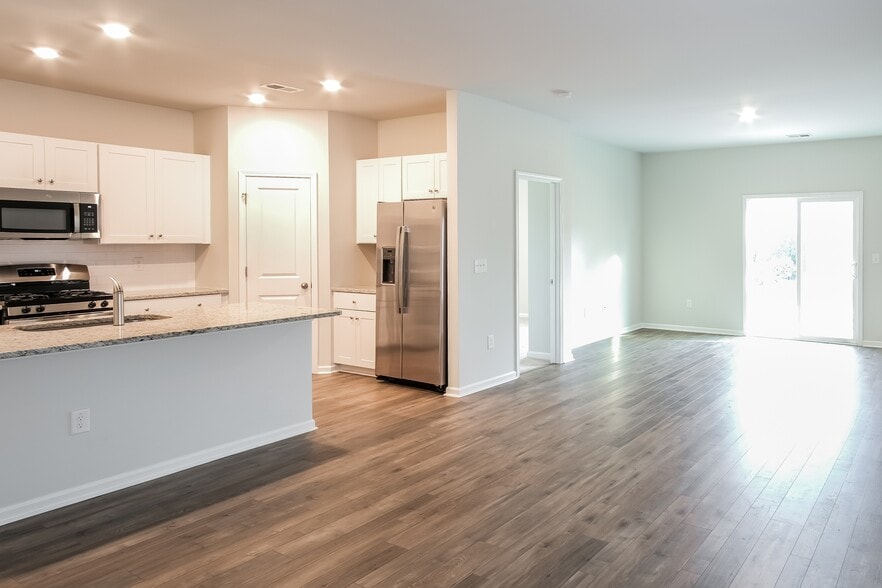 Building Photo - 120 S Reindeer Rd