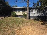 Building Photo - 408 Lindenhurst Dr