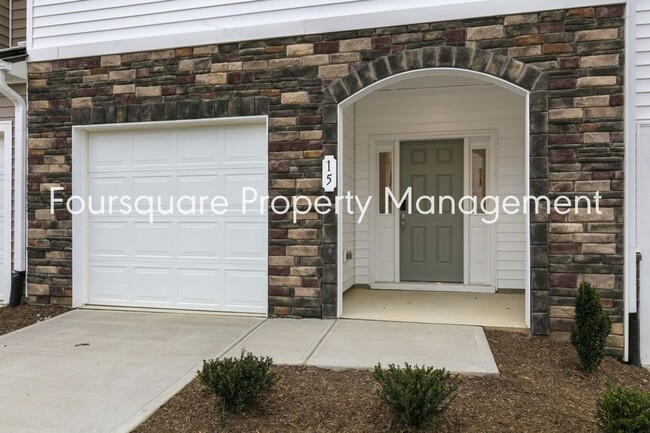 Building Photo - Townhome! | Back Patio with Privacy Fence|...