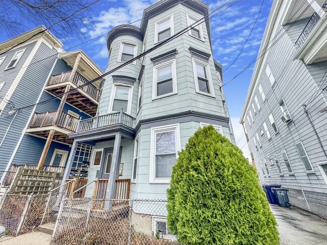 Building Photo - 12 Hamlin St