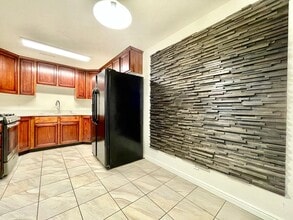 Building Photo - Lakeview Orem Living – 3 Bed Near UVU