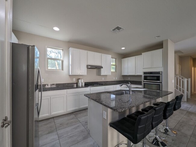Building Photo - 1253 N 166th Ave