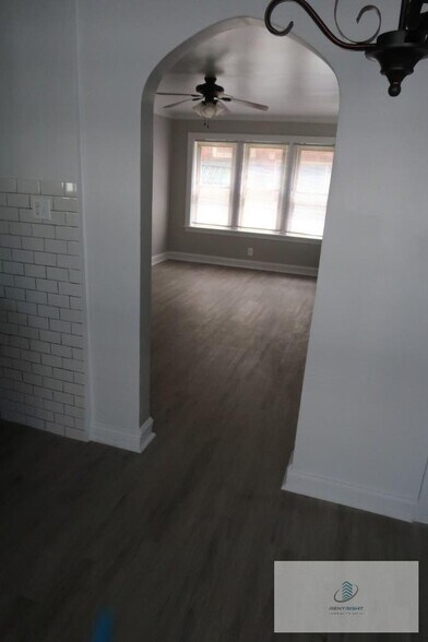 Building Photo - 5039 N Springfield Ave