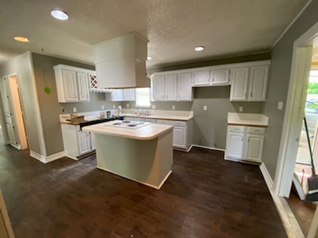 Building Photo - 1107 Esma St