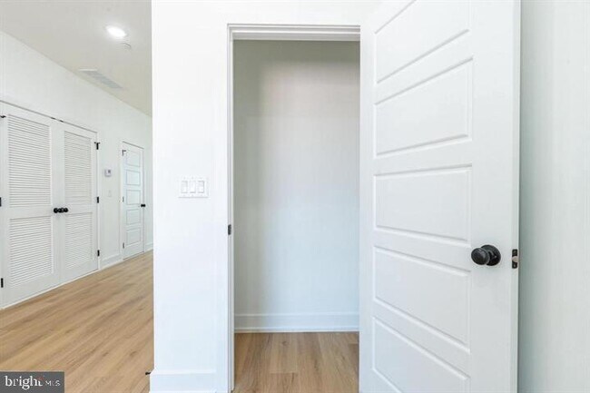 Building Photo - 737 N 42nd St