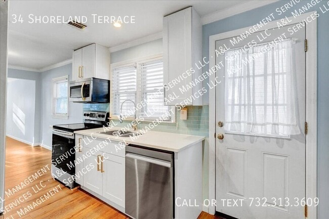 Building Photo - 34 Shoreland Terrace
