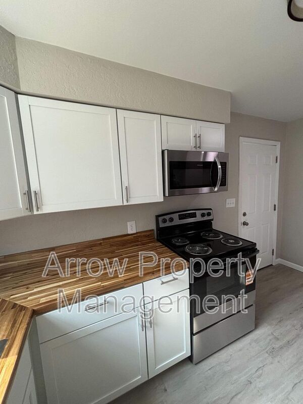 Building Photo - 704 N 26th St