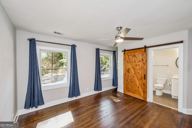 Building Photo - 2775 Glenvalley Dr