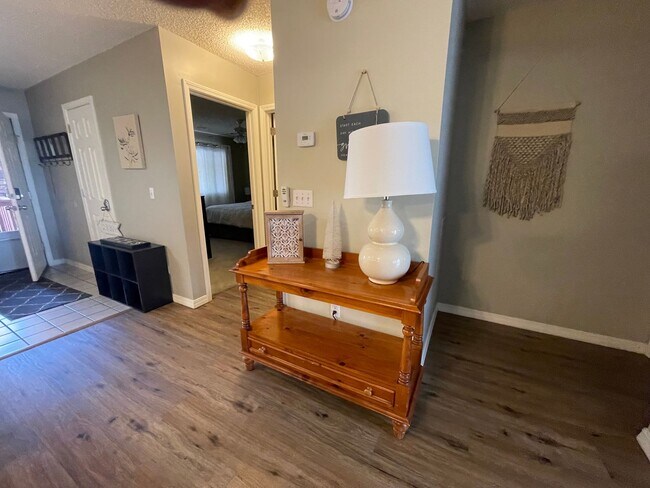 Building Photo - Furnished 2 bedroom 2 bath