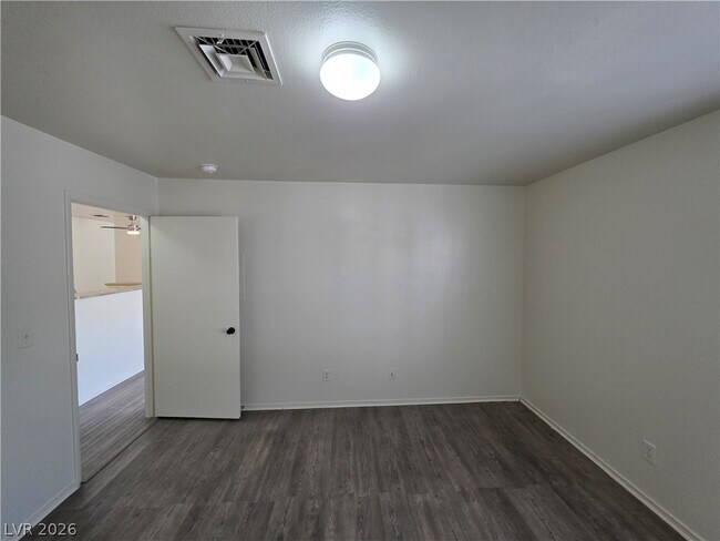 Building Photo - 4865 S Torrey Pines Dr