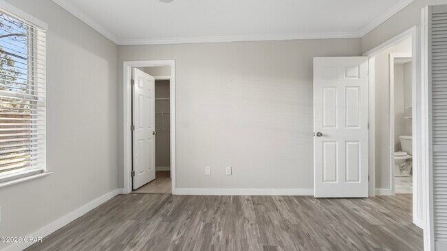 Building Photo - 1712 Vecuna Cir