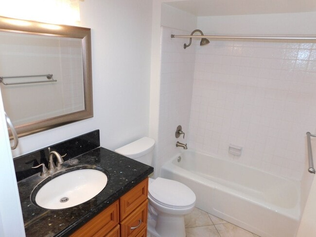 Building Photo - Beautiful single story 3 bedroom, 2 bathroom home in Fountain Valley