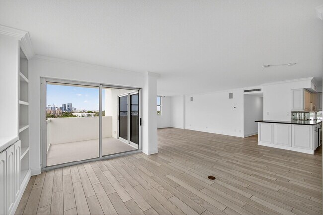 Building Photo - 2600 N Flagler Dr