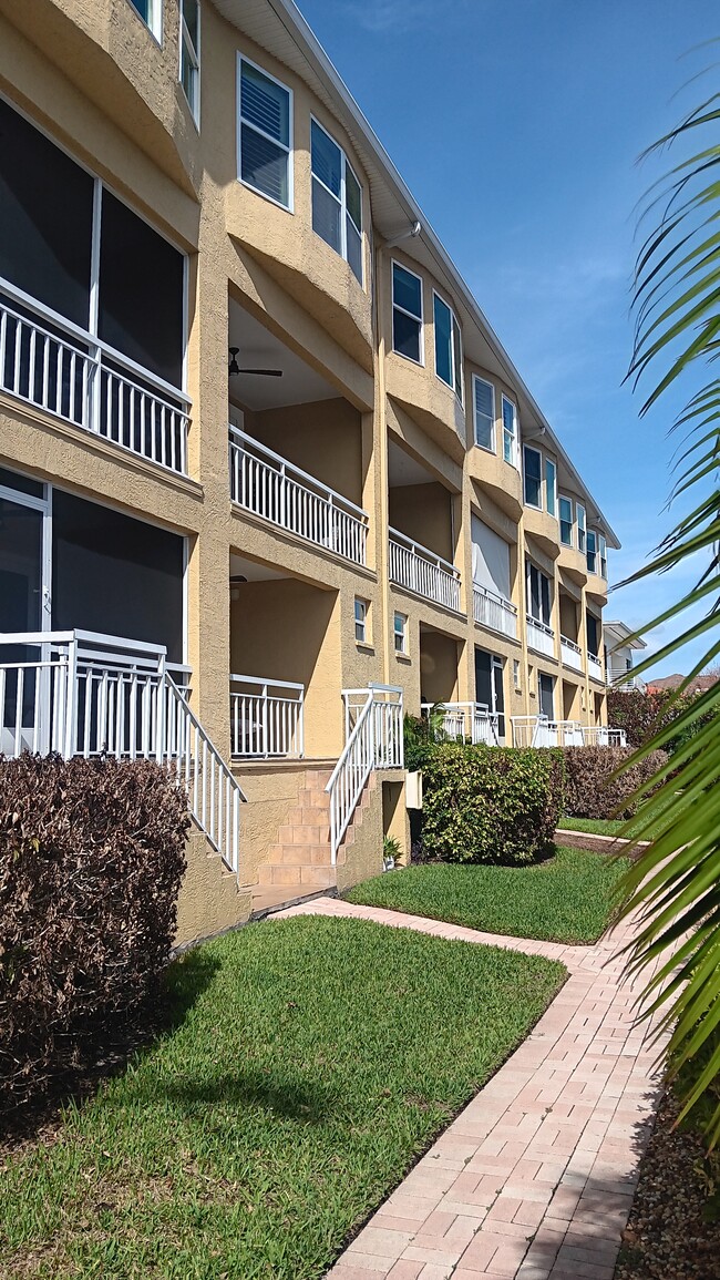 Building Photo - 1055 Pinellas Bayway S