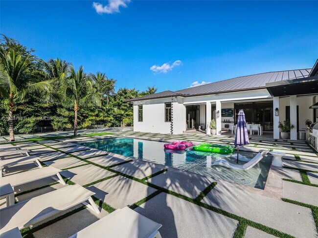 Building Photo - 250 NW 129th Ave